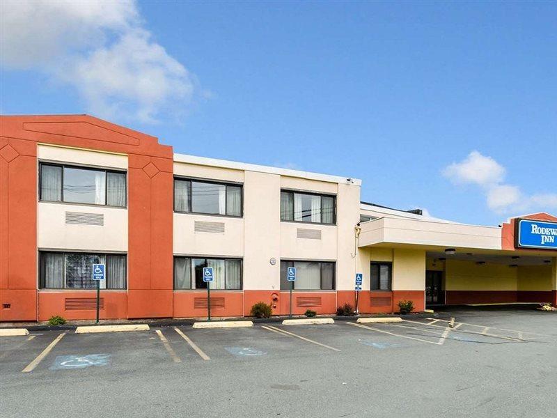 Rodeway Inn Brockton Bagian luar foto