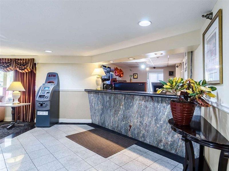 Rodeway Inn Brockton Bagian luar foto