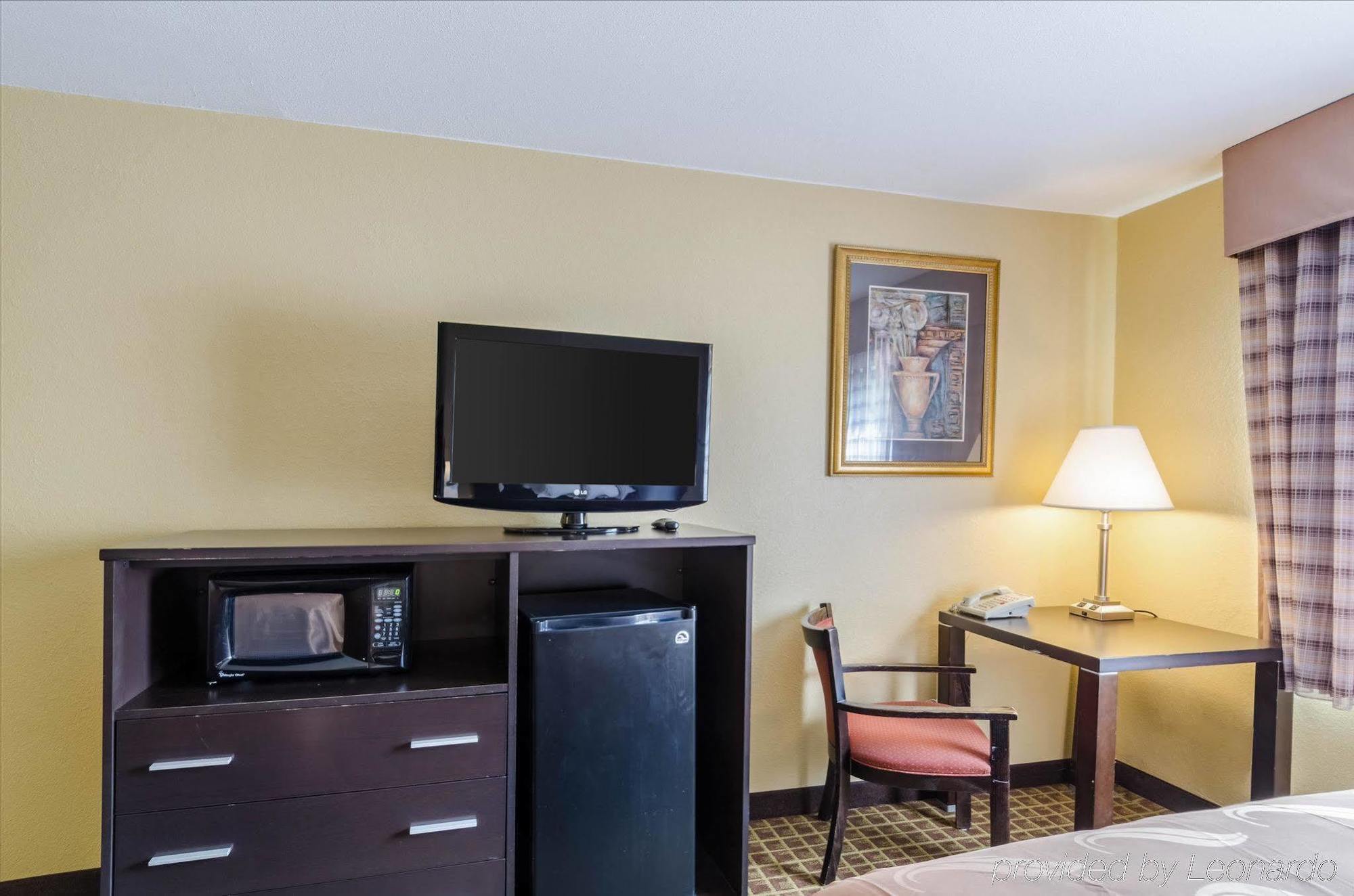 Rodeway Inn Brockton Bagian luar foto