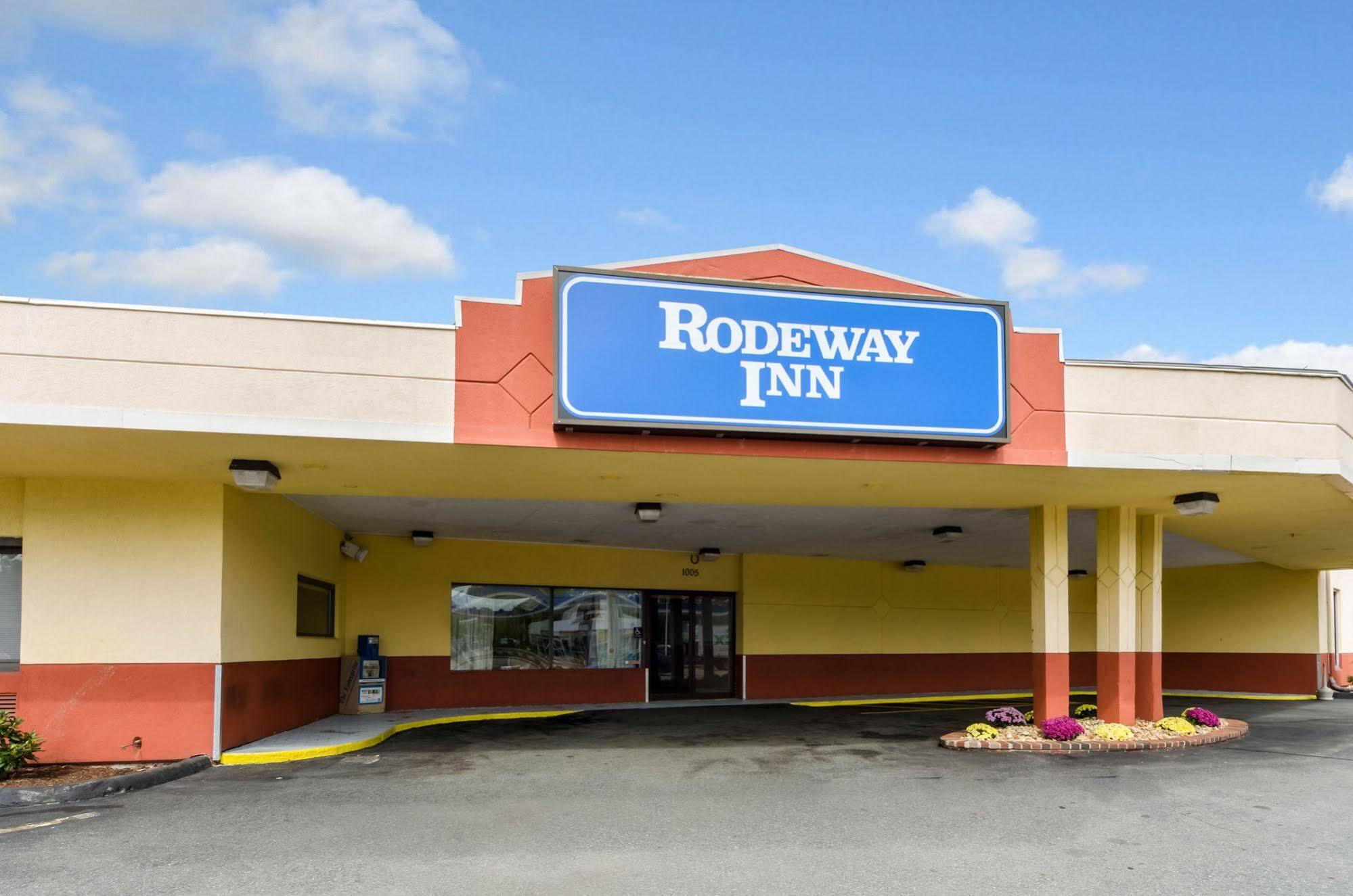 Rodeway Inn Brockton Bagian luar foto