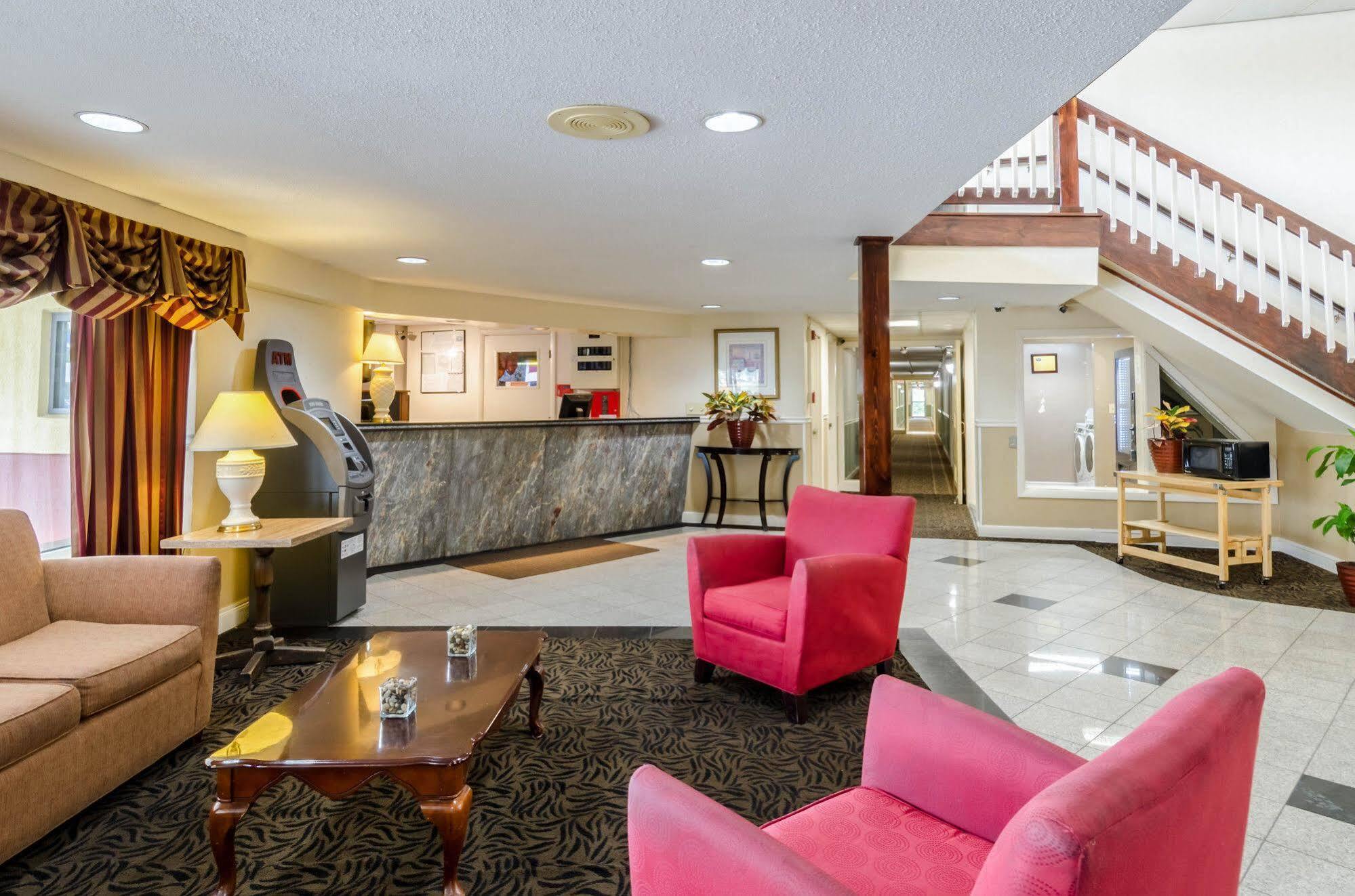 Rodeway Inn Brockton Bagian luar foto