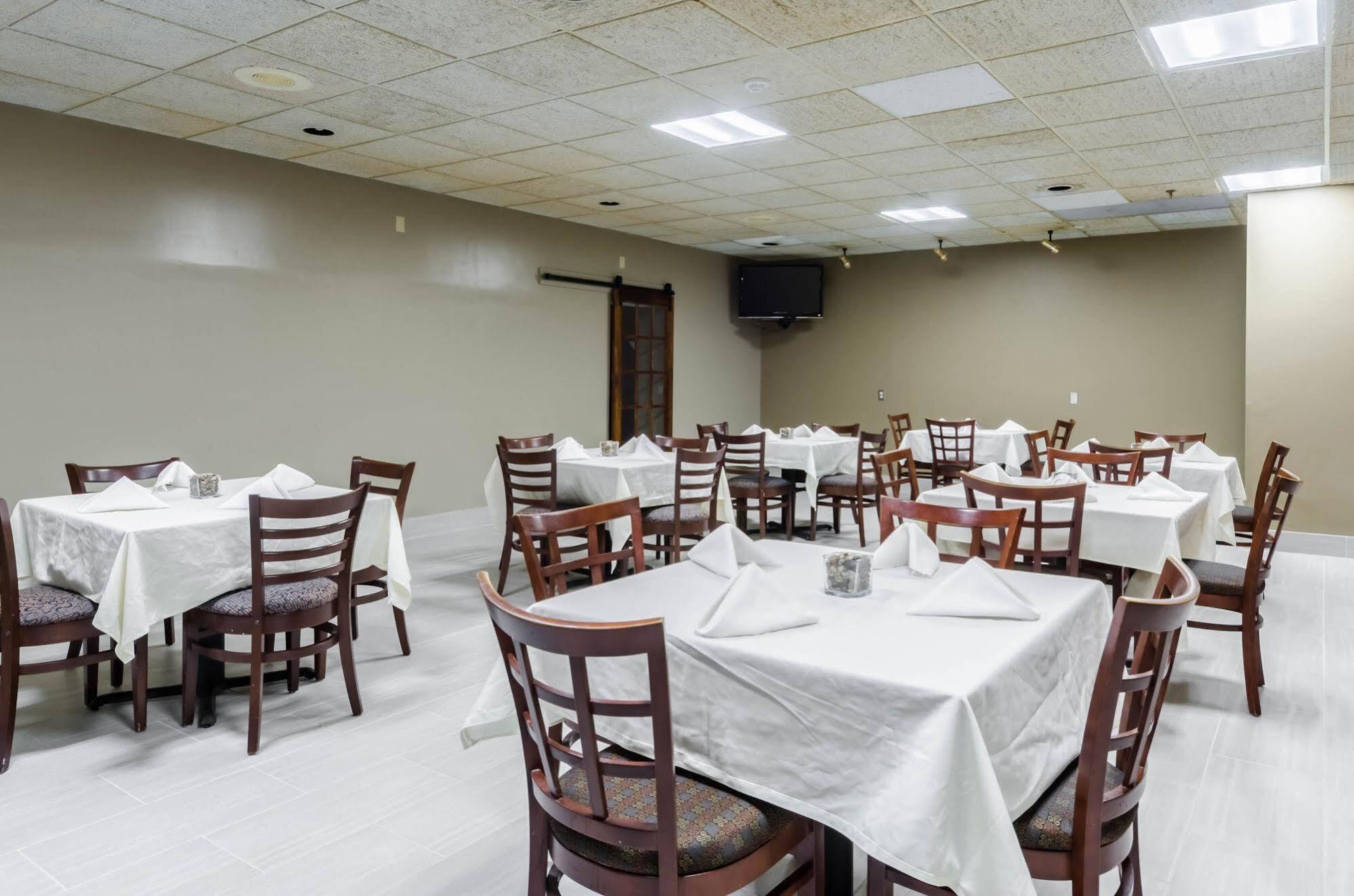 Rodeway Inn Brockton Bagian luar foto
