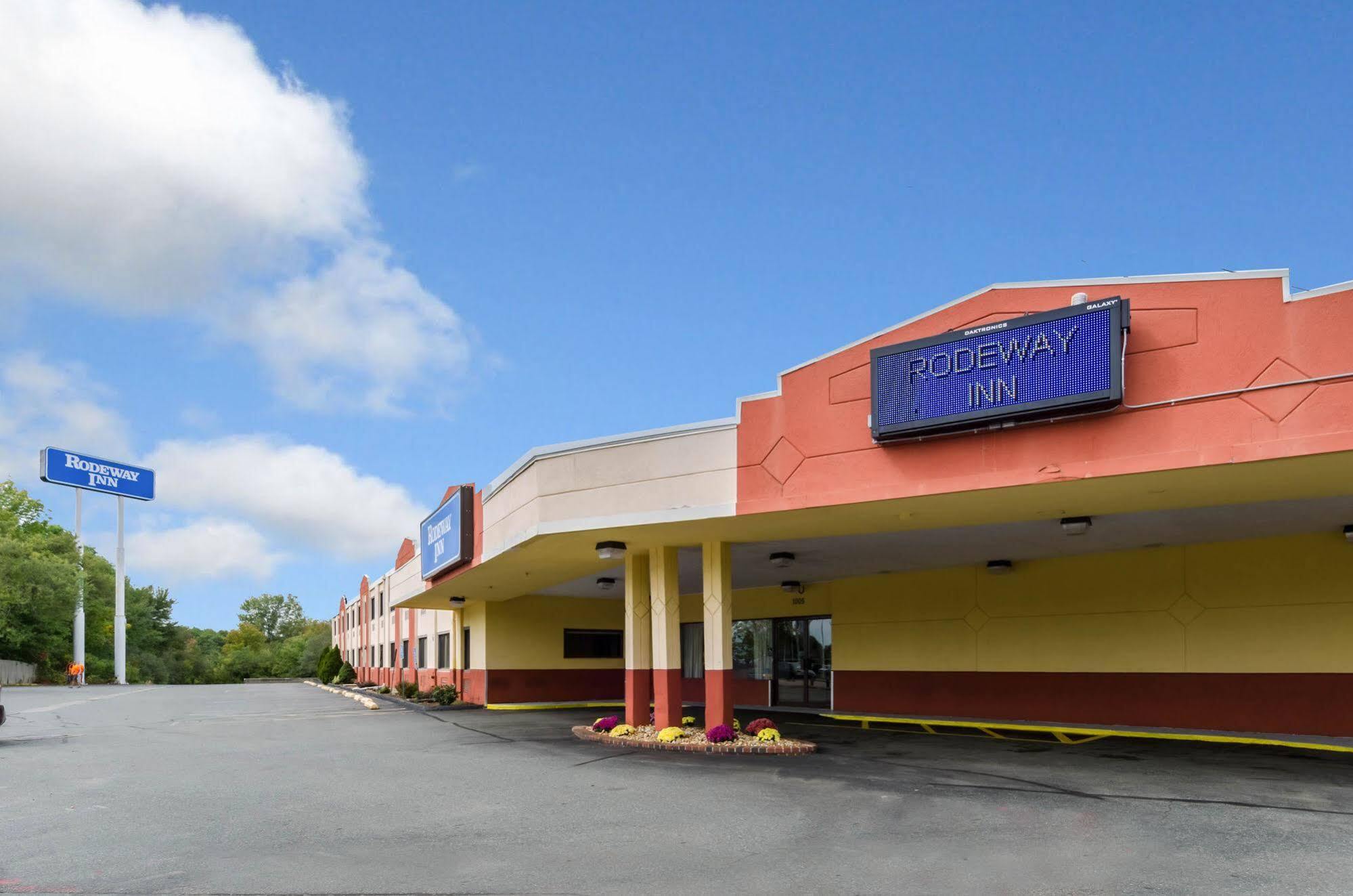 Rodeway Inn Brockton Bagian luar foto