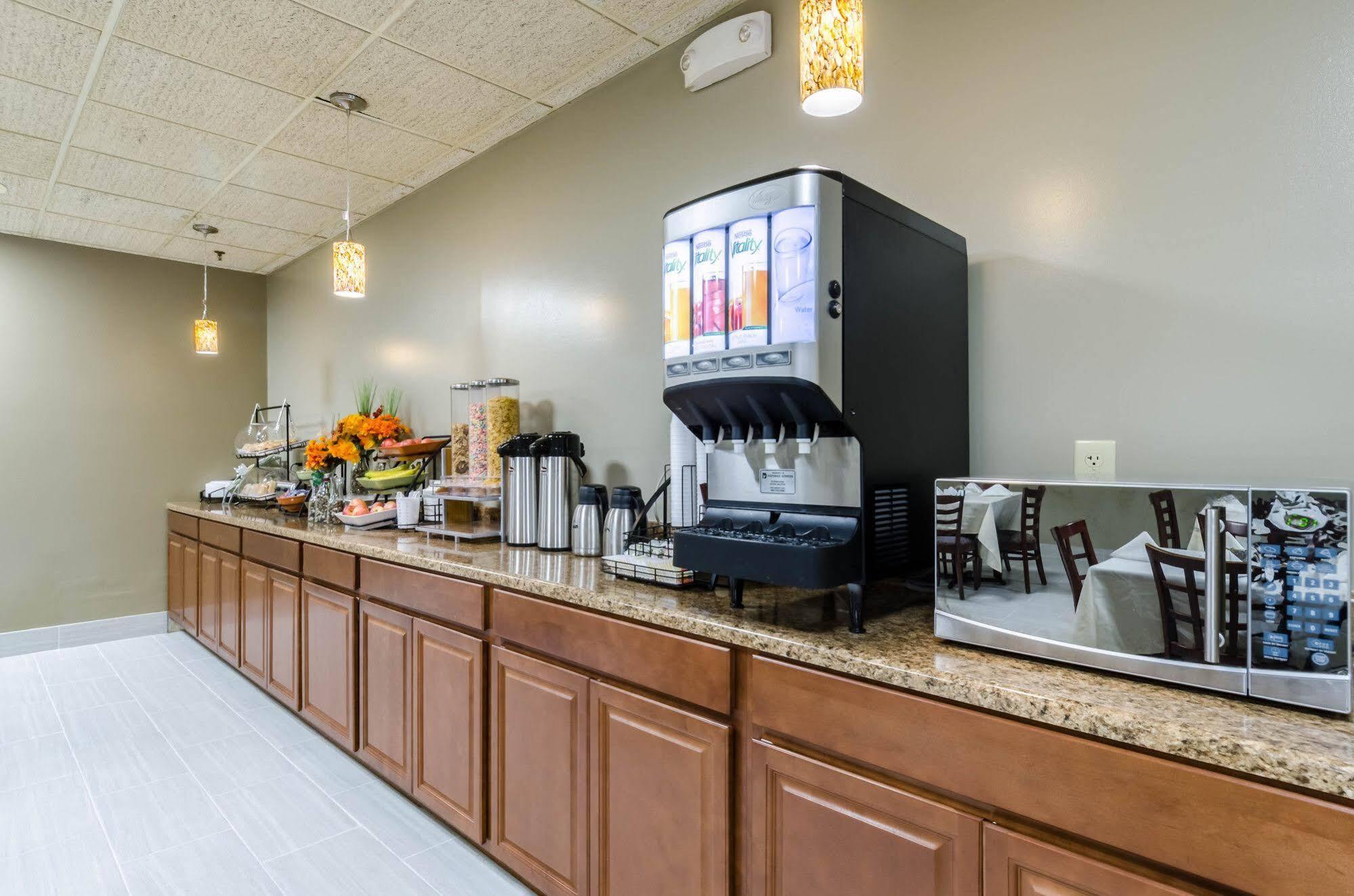 Rodeway Inn Brockton Bagian luar foto