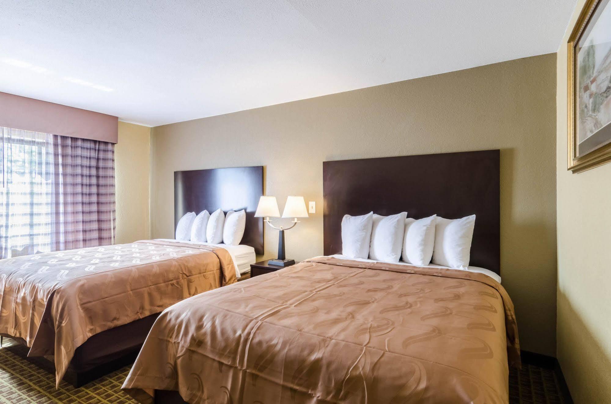 Rodeway Inn Brockton Bagian luar foto